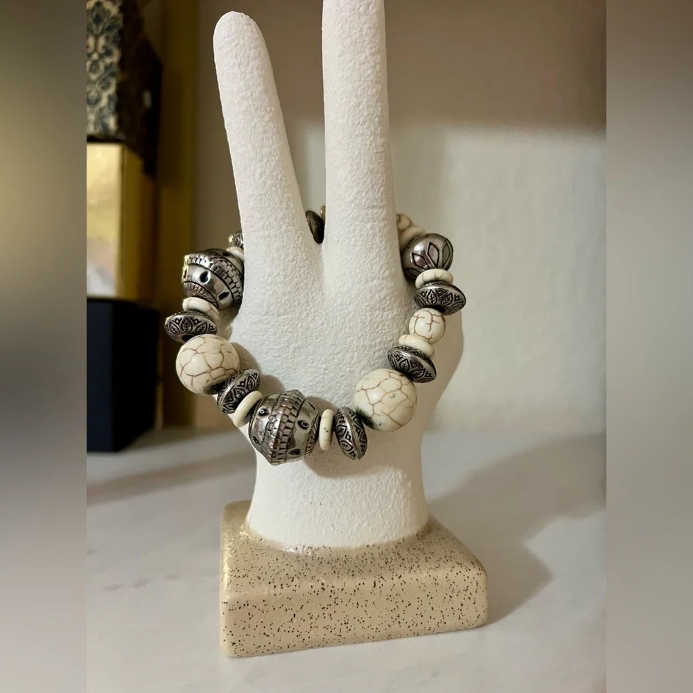 NEW Chic Silver and Cream Beaded Bracelet